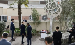 Le président Macron et son homologue israélien, Isaac Herzog, rendent hommage, le 20 mars 2022 à Toulouse, aux victimes de la tuerie de l'école Ohr Torah, abattues par Mohammed Merah, le 19 mars 2022 Toulouse. France's President Emmanuel Macron (3rdL) and Israel's President Isaac Herzog (C) attend at the Ohr Torah secondary and high school in Toulouse, southern France, on March 20, 2022, a ceremony to commemorate the tenth anniversary of the attacks perpetrated by Mohamed Merah which killed seven people in 2012. Merah, a French delinquent who had turned to fundamentalism, killed a French soldier on March 11, 2012, two others on March 15 and three children and a teacher in a Jewish school on March 19, 2012. He was killed during the assault of his appartment by French special police forces on March 21, 2012.