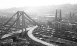 Photo d'archive tranmise par le Studio Leoni le 16 août 2018, prise en 1965 et qui montre la construction du viaduc Morandi à Gênes