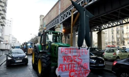 Des agriculteurs manifestent dans le centre de Paris, le 23 février 2024