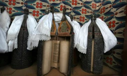Des rouleaux de Sefer Torah sont photographiés à la synagogue Meir Tweig de la capitale irakienne, Bagdad, le 7 janvier 2022