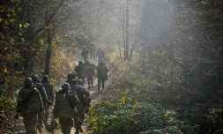 Des soldats dans une forêt de la région de Choucha, le 31 octobre 2020 en Azerbaïdjan