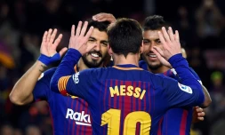 Messi, Paulinho (D) et Suarez lors de la victoire à domicile de Barcelone face à Levante en 18e journée du championnat d'Espagne le 7 janvier 2018