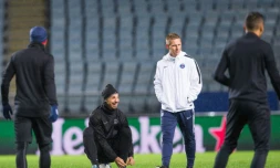 L'attaquant du PSG Zlatan Ibrahimovic (2g) lors d'une séance d'entraînement, le 24 novembre 2015 à Malmö