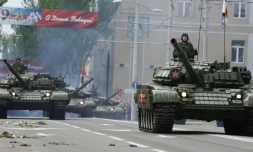 Les séparatistes prorusses de l'est de l'Ukraine célÚbrent le 9 mai 2018 le 73e anniversaire de la victoire de l'URSS sur l'Allemagne nazie lors d'un défilé dans leur fief de Donetsk