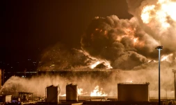 Un site pĂ©trolier en feu le 25 mars 2022 prĂšs du circuit de Jeddah, oĂč se dĂ©roule ce week-end le Grand Prix de Formule 1 d'Arabie saoudite