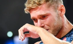 Le décathlonien français Kevin Mayer contraint à l'abandon sur blessure lors de l'épreuve de la perche aux Mondiaux d'athlétisme, le 3 octobre 2019 à Doha