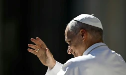 L'avion du pape doit atterrir à 10H00 à l'aéroport d'Orly