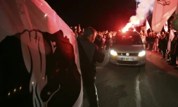 Drapeaux corses, bougies et fumigÚne à l'arrivée de la dépouille du militant indépendantiste corse Yvan Colonna à Ajaccio, le 23 mars 2022