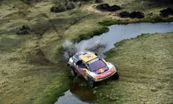 Le pilote Stéphane Peterhansel et son copilote Jean-Paul Cottret (Peugeot), lors de la 7e étape du Dakar, le 13 janvier 2018 entre La Paz et Uyuni, en Bolivie