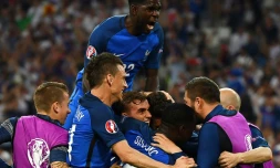 La joie des Français après le 2e but inscrit par Antoine Griezmann contre l'Allemagne en demi-finale de l'Euro, le 7 juillet 2016 à Marseille