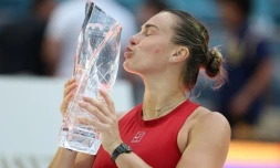 La Bélarusse Aryna Sabalenka avec son trophée du WTA 1000 de Miami, le 29 mars 2025