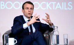 Le ministre de l'Economie, Emmanuel Macron, lors d'un débat organisé par le think tank "Politico" à Bruxelles le 18 avril 2016