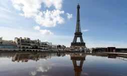 La Tour Eiffel à Paris, le 14 avril 2016