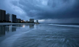 La pluie commence à tomber à Myrtle Beach, en Caroline du Sud, le 13 septembre 2018, avant l'arrivée de l'ouragan Florence 