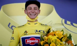 Le Néerlandais Mathieu van der Poel, vainqueur de la 2e étape du Tour de France, entre Perros-Guirrec et Mûr-de-Bretagne, le 27 juin 2021
