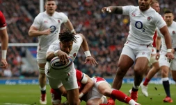 L'arrière Anthony Watson marque le 1er essai anlais lors du match du Tournoi des six Nations face aux Gallois, à Twickenham, le 7 mars 2020