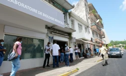 File d'attente pour le dépistage du Covid-19, à Fort-de-France (Martinique) le 2 août 2021