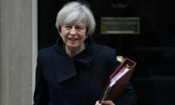 La Première ministre britannique Theresa May devant le 10 Downing Street, le 1er février 2017 à Londres