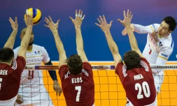 Le Français Kevin Tellie (d) face à la Pologne, le 9 janvier 2016 à Berlin