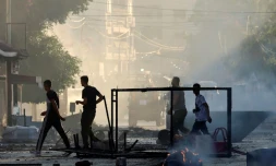 Des passants à Jénine, dans le nord de la Cisjordanie, lors d'une opération de l'armée israélienne, le 3 juillet 2023