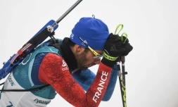La déception du Français Martin Fourcade à l'issue de l'épreuve de l'Individuel de biathlon, le 15 février 2018 aux JO de Pyeongchang