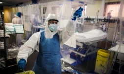 Dans l'unité de soins intensifs de l'Hôpital franco-britannique de Levallois-Perret, le 9 avril 2020