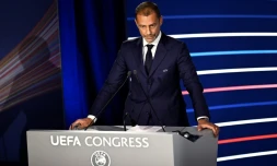 Le Slovène Aleksander Ceferin, président de l'UEFA, prononce un discours lors du 48e Congrès ordinaire de l'UEFA qui se tient à la Maison de la mutualité à Paris, le 8 février 2024