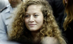 L'adolescente palestinienne Ahed Tamimi arrive au tribunal militaire d'Ofer pour l'ouverture de son procès, le 13 février 2018