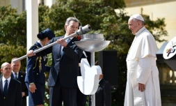 Le président colombien Juan Manuel Santos (g) et le pape François, le 7 septembre 2017 à Bogota