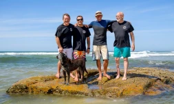 De g. Ă d., les surfeurs Kevin Young, Dave Pearson, Bruce Locas et Ray Short, le 23 janvier 2021 Ă Port Macquarie