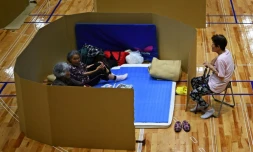 Des habitants réfugiés dans un gymnase, à Yatsushiro, dans la préfecture de Kumamoto, le 6 juillet 2020