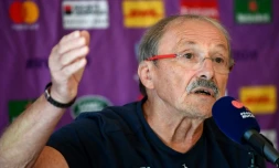 Le sélectionneur du XV de France Jacques Brunel en conférence de presse, le 4 octobre 2019 à Kumamoto 