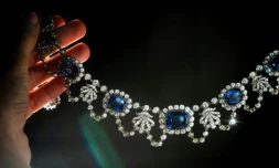 Un collier en diamant et saphirs datant de 1800 et ayant appartenu à la fille adoptive de Napoléon, Stéphanie de Beauharnais, présenté chez Sotheby's à GenÚve le 5 mai 2021