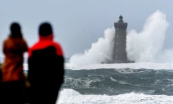 La tempête Bella au Phare du Four en Bretagne le 27 décembre 2020