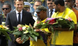 Le président Emmanuel Macron assiste à une cérémonie, le 5 mai 2018 à Ouvéa, en Nouvelle-Calédonie