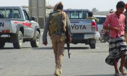 Un combattant des forces loyalistes yéménites dans une rue de Kokha, au sud du port stratégique de Hodeida, le 18 décembre 2018