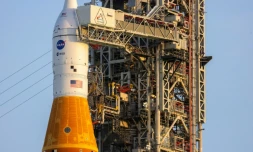 La fusée SLS Artemis II de la Nasa et le vaisseau spatial Orion sur le pas de tir 39B du Centre spatial Kennedy à Cap Canaveral, le 31 mars 2026 en Floride