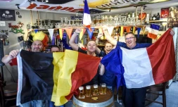 Les supporters belges et français à Quiévrain à la frontière franco-belge le 9 juillet 2018 lors du Mondial
