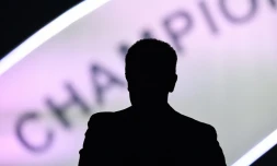 Le président du Paris SG Nasser Al-Khelaïfi, le 14 mai 2016 lors des célébrations du titre de champion de France au Parc des Princes après le match face à Nantes