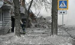 Des bâtiments résidentiels détruits après une frappe russe à Kharkiv, le 2 janvier 2026