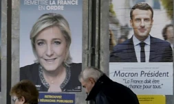 Des affiches électorales, le 23 avril 2017 à Valence-d'Agen dans le Tarn-et-Garonne