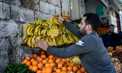 Un vendeur syrien de fruits et légumes à Gaziantep en Turquie le 1er mai 2018