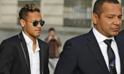 Neymar et son père Neymar Sr à leur arrivée au tribunal de Madrid, le 2 février 2016
