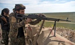 Des combattants des Forces démocratiques syrienens (FDS), une coalition arabo-kurde soutenue par la coalition internationale lors de leur offensive contre un dernier réduit du groupe jihadiste Etat islamique dans l'est de la Syrie le 13 février 2019