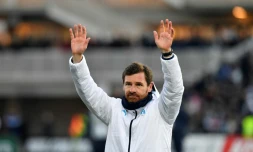André Villas-Boas en communion avec les supporters à l'issue de la victoire de l'OM sur Trélissac e Coupe de France au stade Beaublanc, le 5 janvier 2020