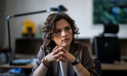 Elisabeth Kaiser, chargée du gouvernement fédéral pour l'Allemagne de l'Est, lors d'un entretien avec l'AFP dans son bureau à Berlin, le 21 août 2026