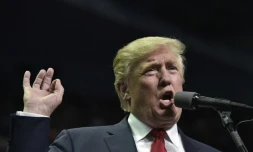 Trump promet 3,5% à 4% de croissance (contre 1,8% projeté pour 2016) en réduisant l'impôt sur les sociétés de 35% à 15%