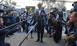 Le ministre autrichien des Affaire étrangères Sebastian Kurz parle à des journalistes à Vienne, le 15 octobre 2017