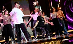 Danse des Jeux de Paris 2024 chorégraphiée par Mourad Merzouki à la veille du lancement de la 37e édition du Téléthon, le 7 décembre 2023 à Saint-Denis