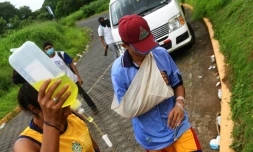 Un blessé après des heurts entre étudiants et policiers dans la zone de l'Université nationale autonome du Nicaragua (UNAN), le 23 juin 2018 à Managua